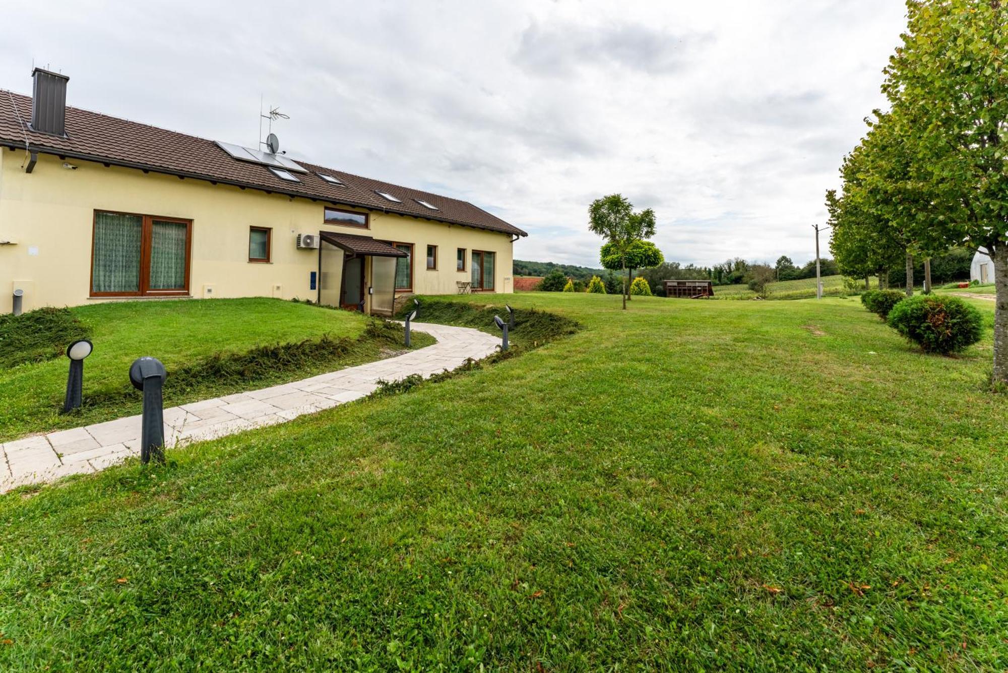 Bed&Breakfast Vinarija Coner Bed & Breakfast Bjelovar Exterior photo